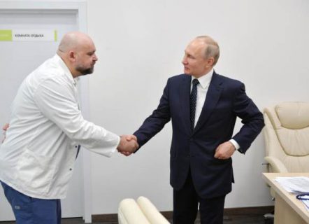 الطبيب الذي صافح بوتين أصيب بالكورونا