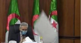 وزير جزائري ينجو من "سقوط لوح" من السقف