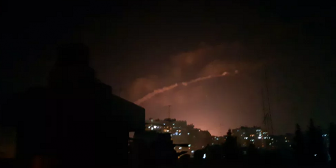 لحظة تصدي الدفاعات الجوية السورية للعدوان الإسرائيلي على حلب