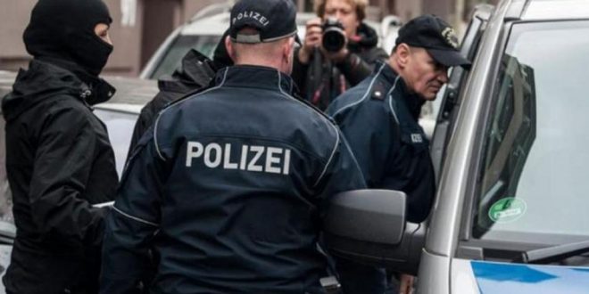 الشرطة الألمانية تعتقل 6 لاجئين سوريين.. والسبب؟