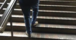 ما هي أسباب التعب عند صعود الدرج؟