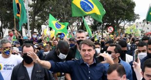 رئيس البرازيل يتحدى كورونا.. بـ"تصرف صادم وجنونيّ"!