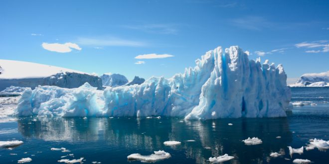 اللون الأخضر يكسو جليد القطب الجنوبي.. علماء: بداية نظام بيئي جديد
