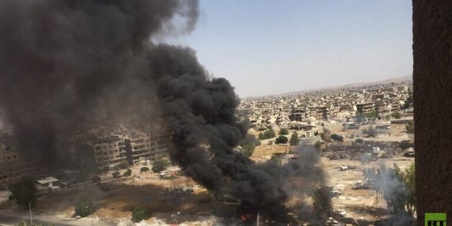 إخماد حريق عند مدخل مخيم اليرموك بدمشق