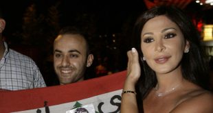 إليسا تطالب رئيس الحكومة اللبنانية حسان دياب بمغادرة منصبه
