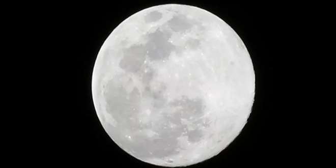 تكشف مفاجأة "صادمة" عن القمر