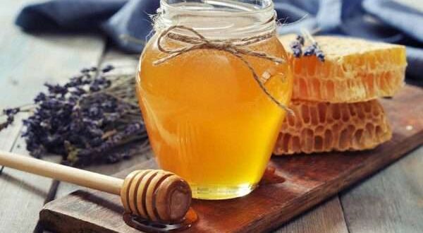 فوائد العسل على الريق للرجيم والبشرة والشعر
