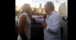 شاهد كيف طرد متظاهر قناة العربية في بيروت (فيديو)