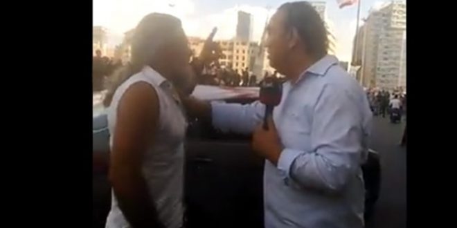 شاهد كيف طرد متظاهر قناة العربية في بيروت (فيديو)