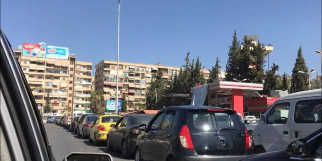 أزمة البنزين تخنق مواصلات دمشق.. والتكسي “عالعداد السياحي”