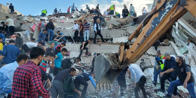 ارتفاع عدد قتلى زلزال إزمير غربي تركيا إلى 24 والإصابات إلى 804