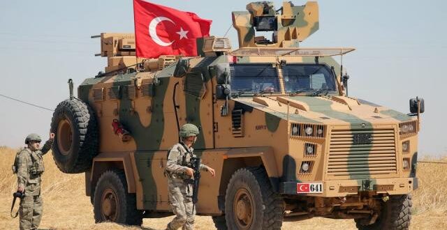 بالفيديو: تركيا تنسحب من أكبر نقطة مراقبة في حماة حاصرتها القوات السورية