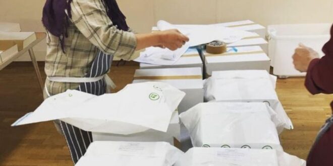 لاجئة سورية تشارك بإطعام مئات المحتاجين في بريطانيا