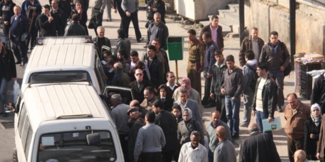 مشاهد صادمة في شوارع دمشق: سباقات ماراثونية للحصول على مقعد في سرفيس!