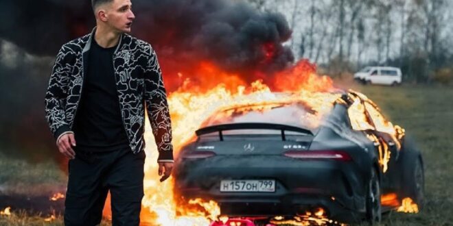 روسي يحرق سيارة مرسيدس بقيمة 170 ألف دولار.. شاهد!