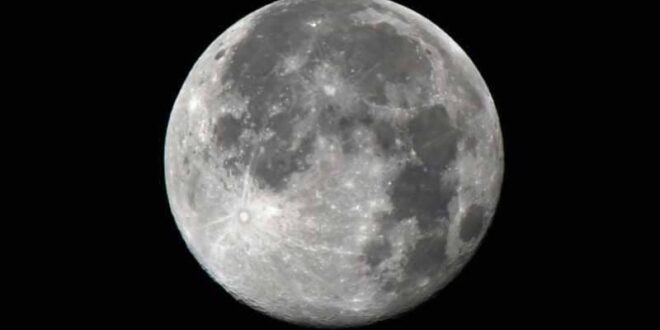 ناسا تعلن عن اكتشاف عظيم على سطح القمر.. شاهد!