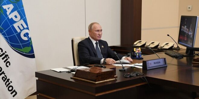 ما سر الدمية الغريبة على مكتب بوتين؟