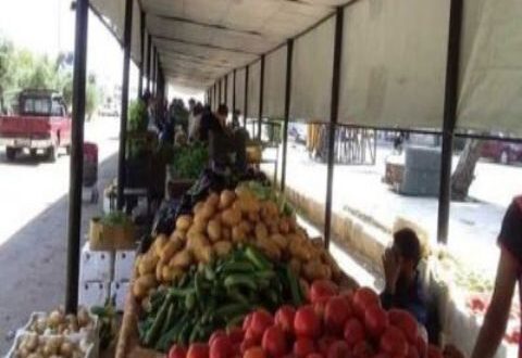 الأمطار والتصدير يرفعان أسعار البطاطا والبندورة