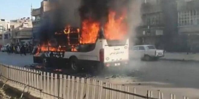 إخماد حريق في حافلة للنقل الداخلي في دمشق.. شاهد!