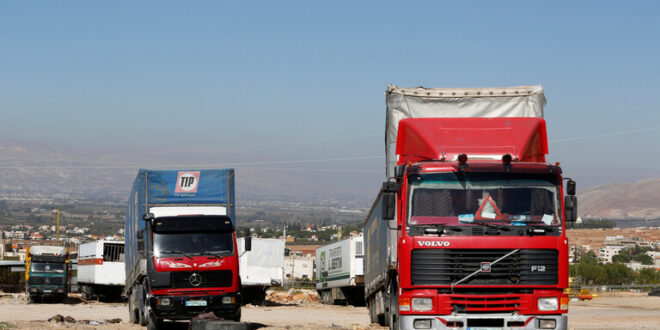 الإفراج عن 60 سائق شاحنة لبنانيا كانوا محتجزين عند الحدود السورية اللبنانية