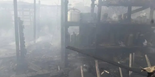 حريق ضخم يأتي على 15 خيمة للاجئين سوريين في لبنان