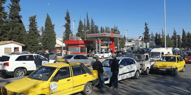مصدر في النفط: زيادة طلبات البنزين لمحطات الوقود في دمشق