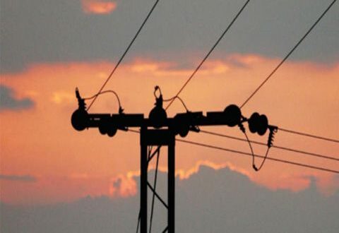 صحيفة: سورية ستقطع الكهرباء عن بلدة لبنانية