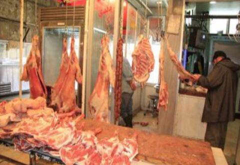 أسعار اللحوم الحمراء لا تزال على ارتفاعها.. وخبراء يحذرون من استمرار تهريب الأغنام