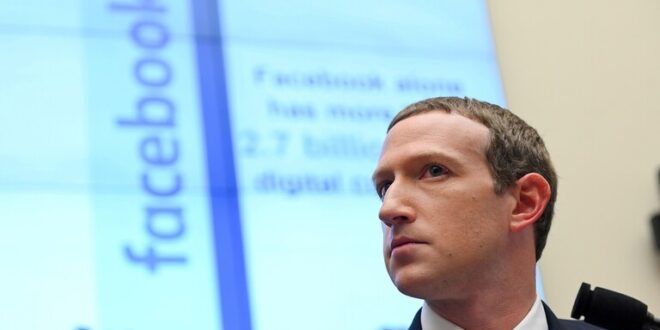 زوكربرغ يعلن تمديد حظر حسابي ترامب على فيسبوك وإنستغرام حتى نهاية ولايته