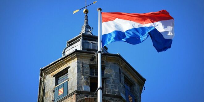 سياسي هولندي يعد بإلغاء إقامة السوريين