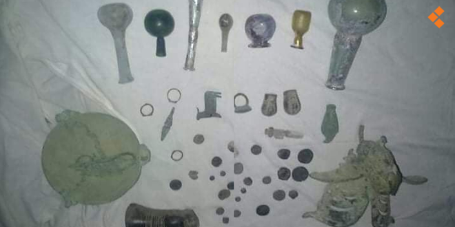 قطع أثرية نادرة في مقر سابق للمسلحين في ريف حمص الشمالي