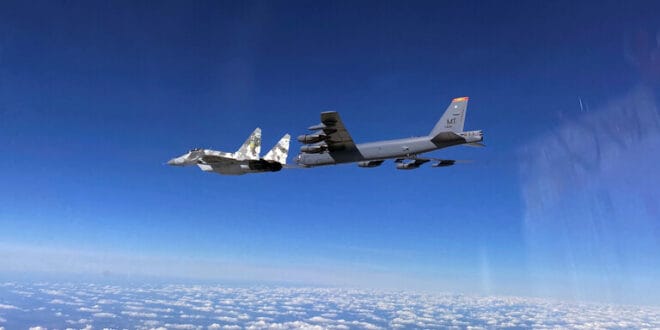 الجيش الأمريكي يرسل قاذفتين من طراز B-52 إلى الشرق الأوسط