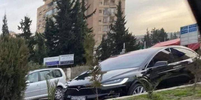 سيارة تيسلا الكهربائية في دمشق.. والسوريون: كيف بيشحنها؟