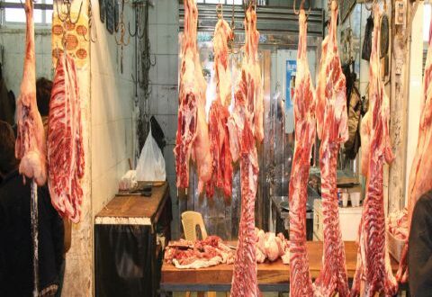 رغم ضعف الطلب..أسعار اللحوم الحمراء ترتفع بسبب التهريب