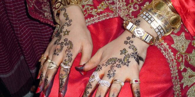 العروس ترتدي أبشع الثياب قبل الزفاف: أغرب عادات الزواج عند التونسيين