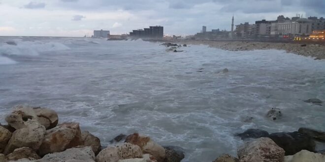 العاصفة تبدأ في الساحل السوري.. وإغلاق موانئ الصيد والنزهة أولى الإجراءات