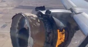رعبٌ في الهواء.. فيديو وصور لمحرك طائرة "يحترق ويتساقط"