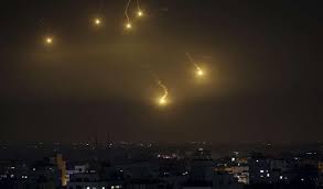 انفجارات في سماء دمشق وأنباء عن عدوان اسرائيلي