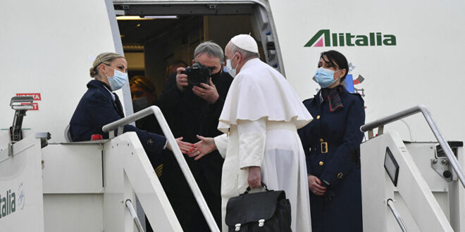 على ماذا تحتوي حقيبة البابا فرانسيس السوداء؟... صور