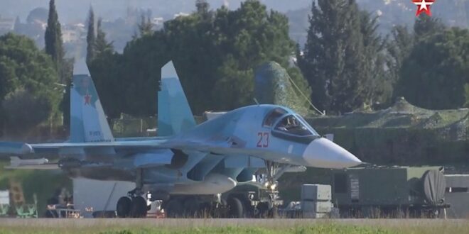 مناورات جوية وبحرية روسية واستعراض لمقاتلة “Su-34” في حميميم