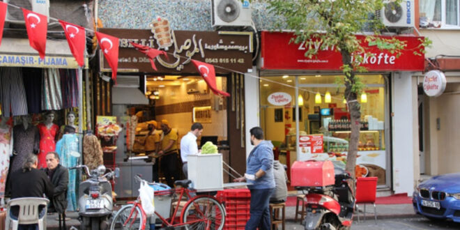 رجل تركي يسدد الديون عن عشرات السوريين في تركيا