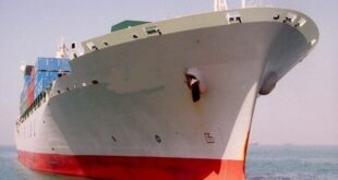 وصول السفينة الإيرانية التي تعرضت للهجوم في طريقها الى سوريا الى ميناء بانياس