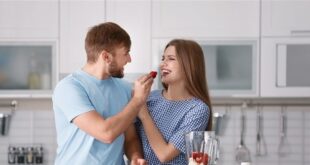7 طرق لتجعلي زوجك مغرماً بكِ