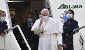 البابا فرنسيس يصل إلى بغداد في زيارة تاريخية