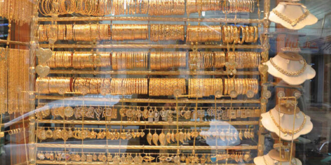 لماذا لم يتراجع الذهب مع انخفاض الدولار