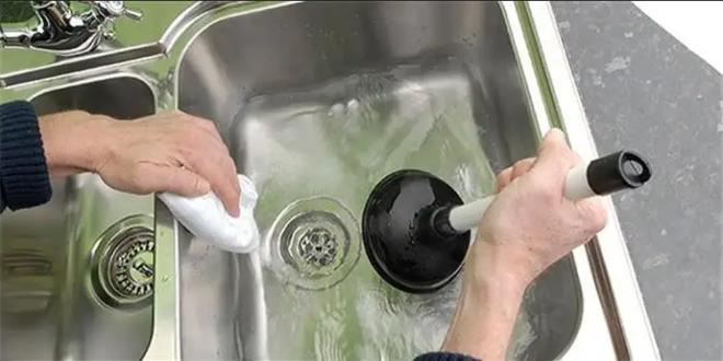 طرق فعالة لتنظيف بالوعة الأحواض المسدودة