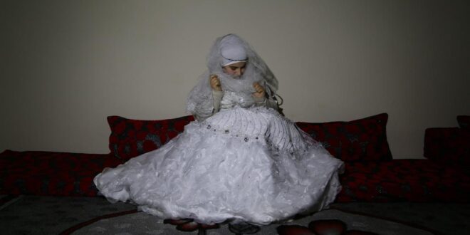 شابة سورية كادت أن تتزوج بأحد محارمها