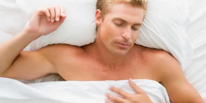 لا تتجاهلها.. 8 فوائد صادمة للنوم من دون بيجاما ستصيبك بالدهشة