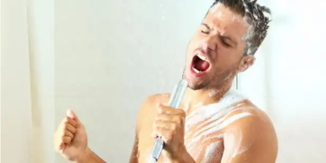 الاستحمام ليلاً أم صباحاً