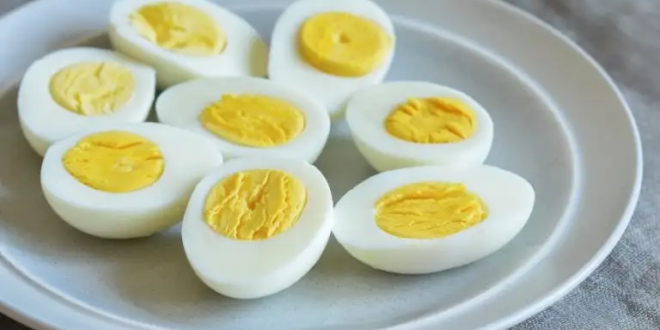 لن تصدق.. سبب مدهش يدفعك لوضع صودا الخبز أثناء سلق البيض